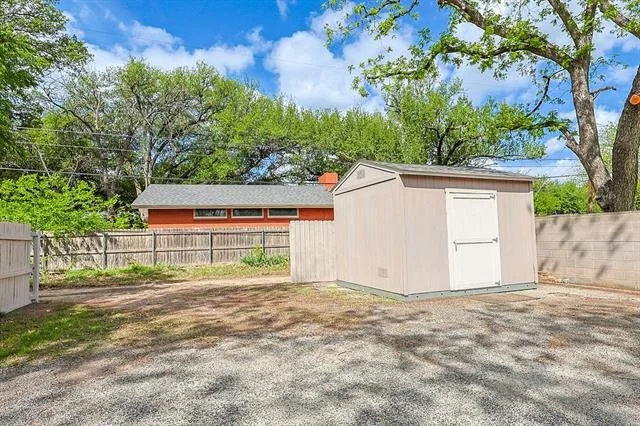 Photo of 1602 Elmwood Drive