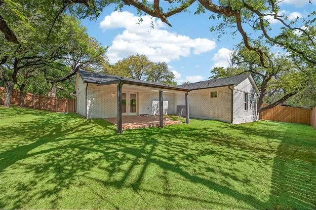 Photo of 614 Lakeside Drive Drive