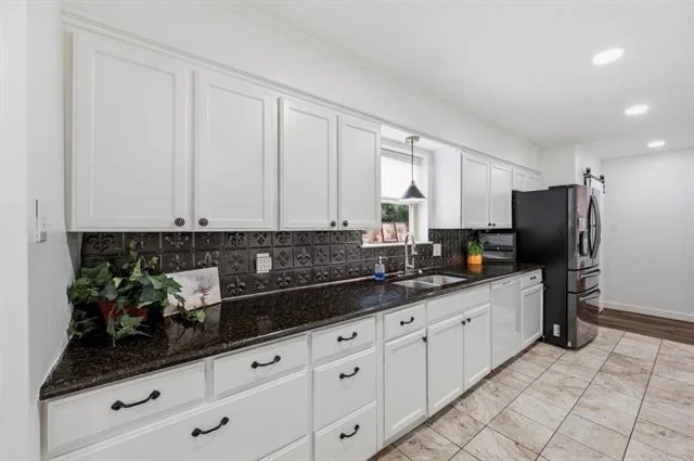 Photo of 6602 Lyons Road
