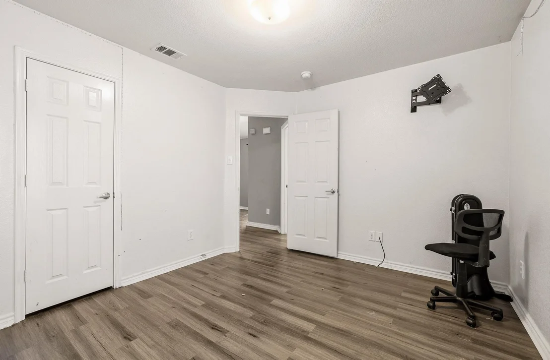 Photo of 704 Acacia Drive