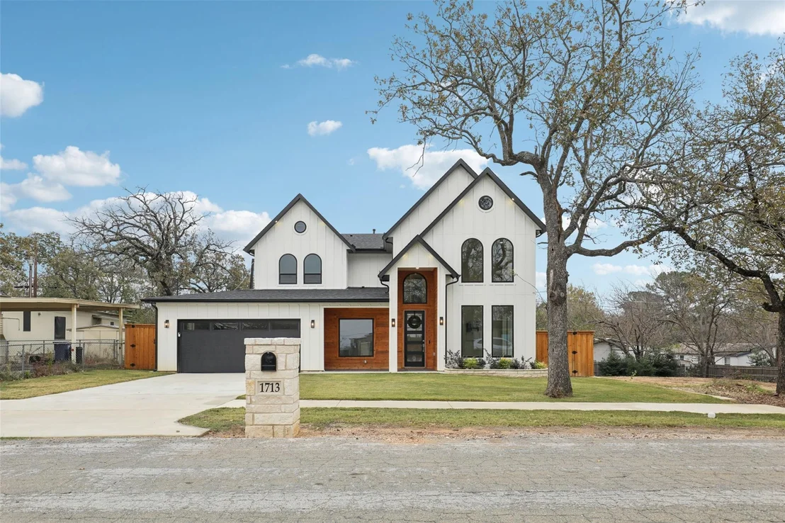 Photo of 1713 Highland Drive W