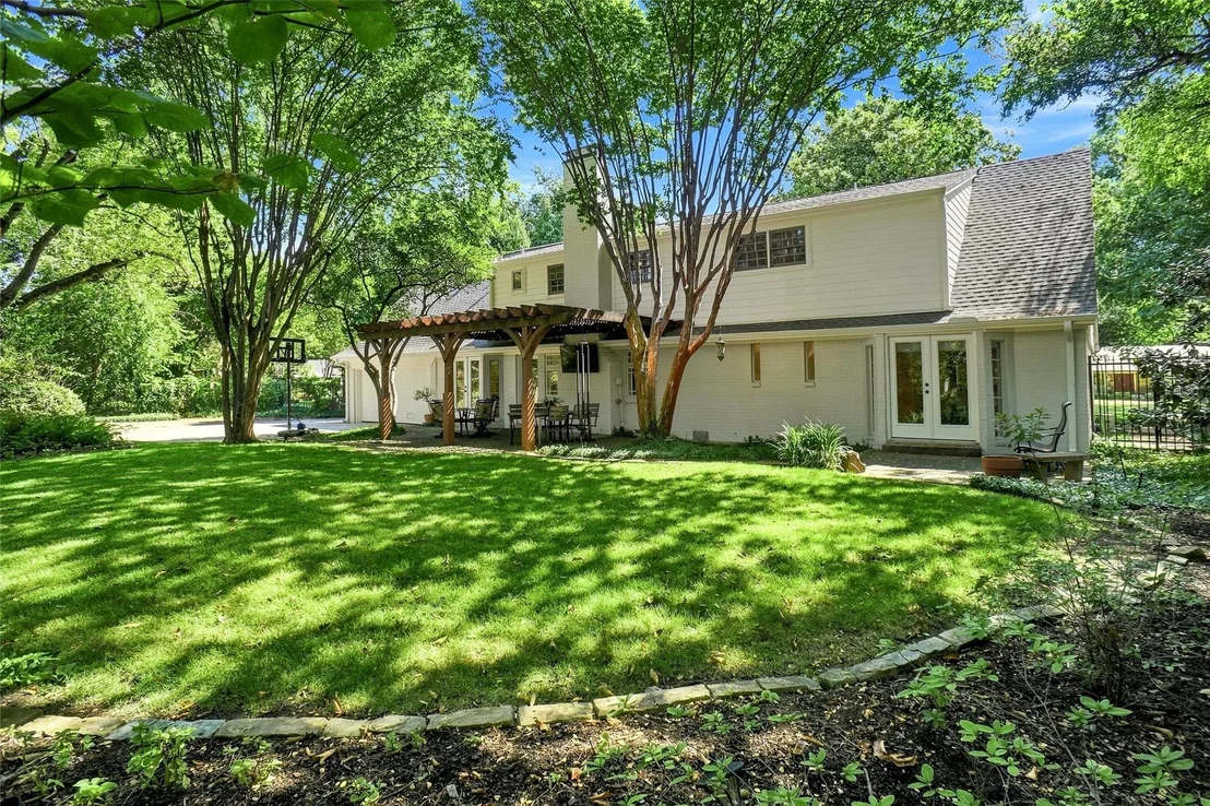 Photo of 933 Blue Lake Circle