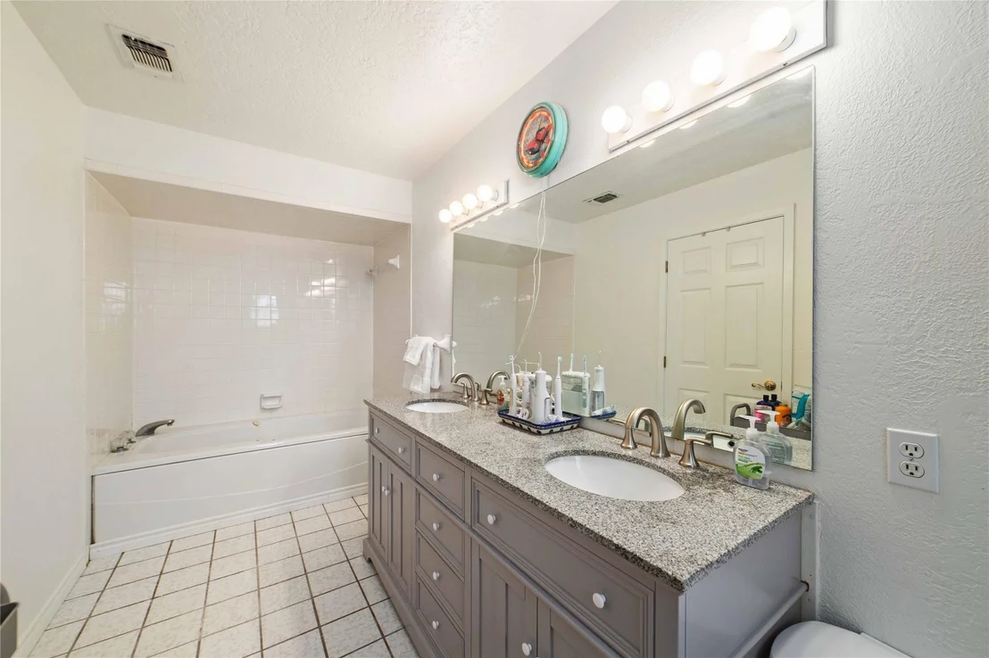 Photo of 1600 Shaw Drive
