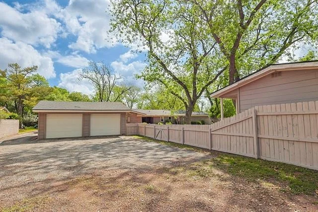 Photo of 1602 Elmwood Drive