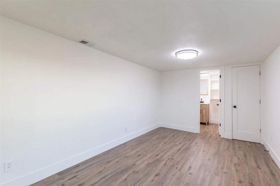 Photo of 909 Lane Avenue