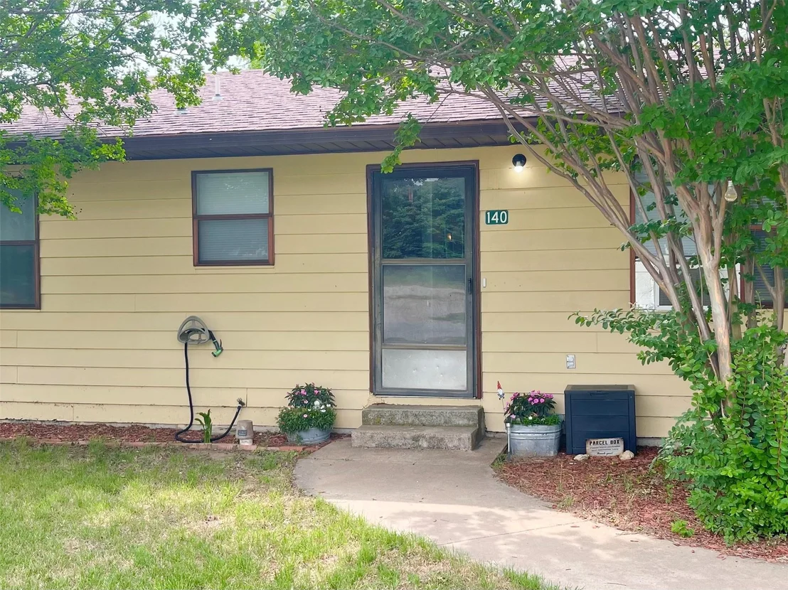 Photo of 140 S Comanche Drive