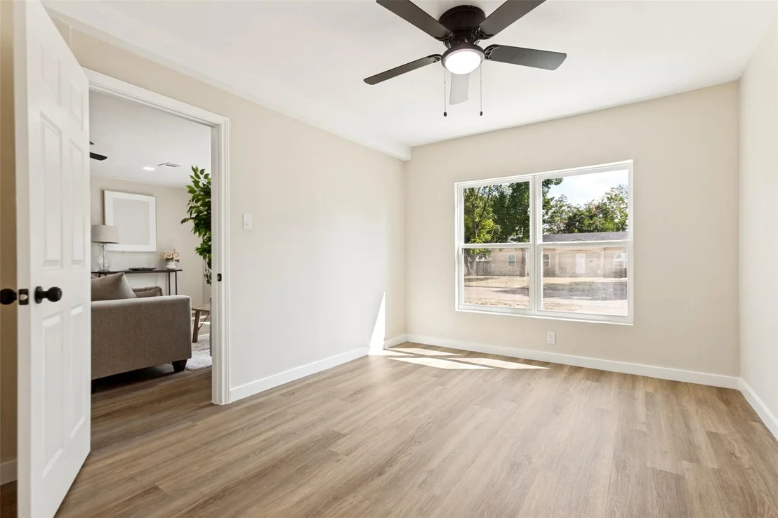 Photo of 1605 Meadowbrook Drive