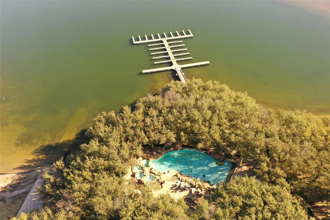 Photo of 1021 Lakeside Lane