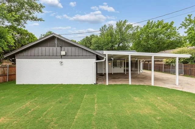 Photo of 417 Oxford Drive
