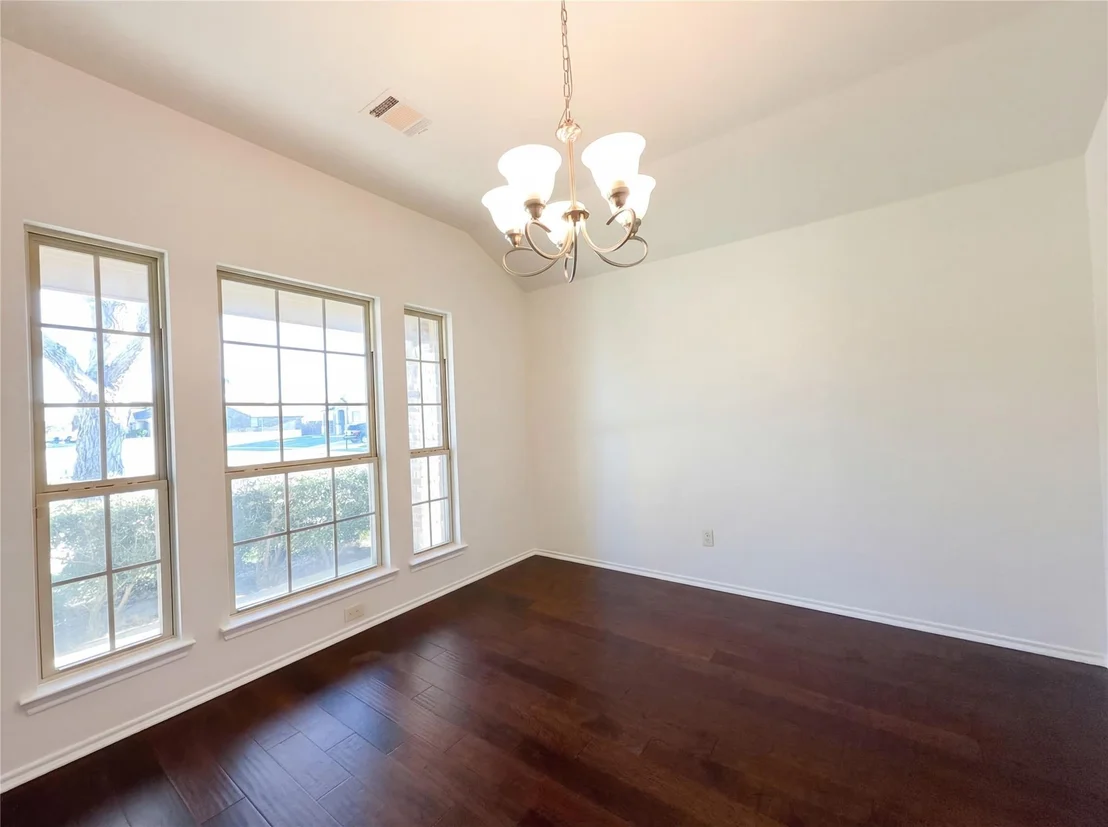 Photo of 5591 Coventry Drive
