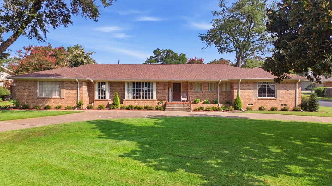 Photo of 1936 Montrose Drive