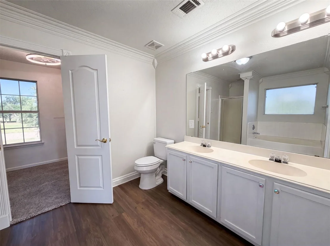 Photo of 3940 Victory Court