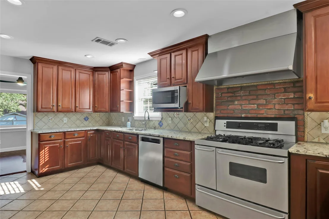 Photo of 2706 Oak Cliff Lane