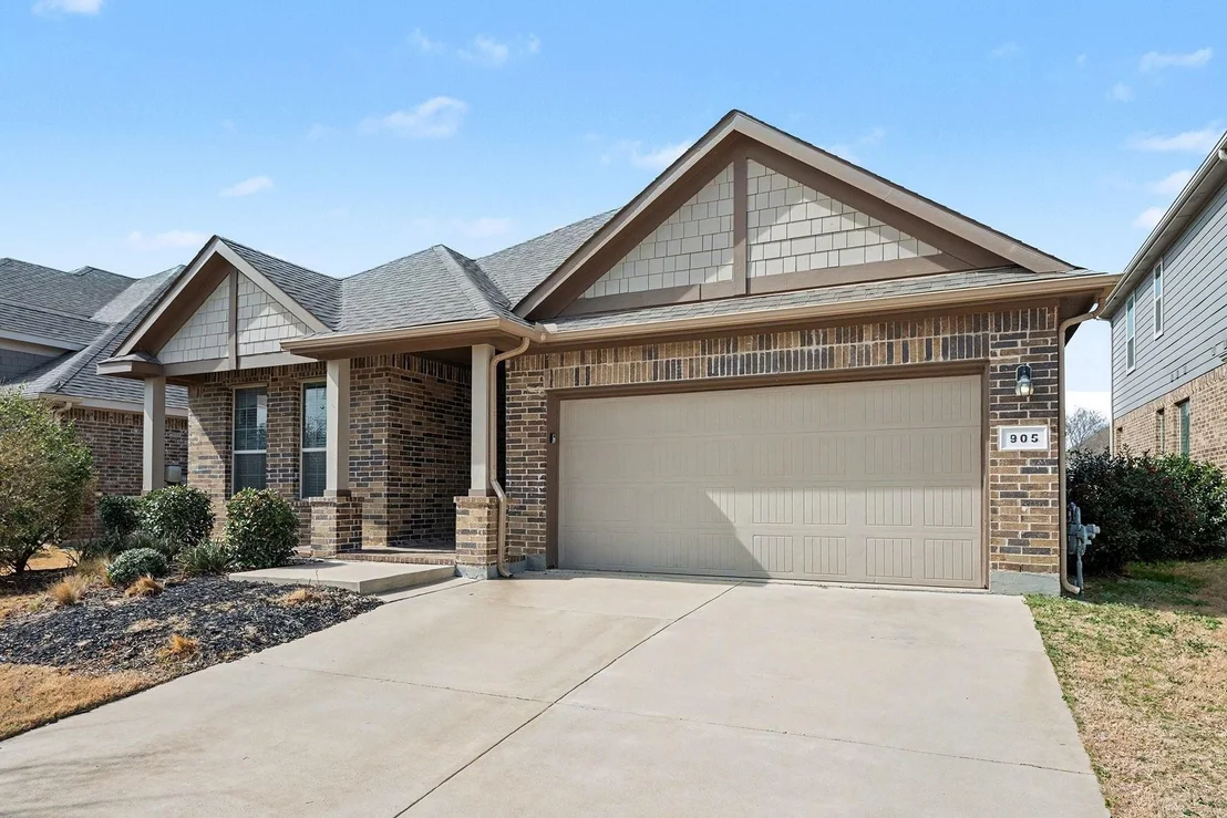 Photo of 905 Falcon Road