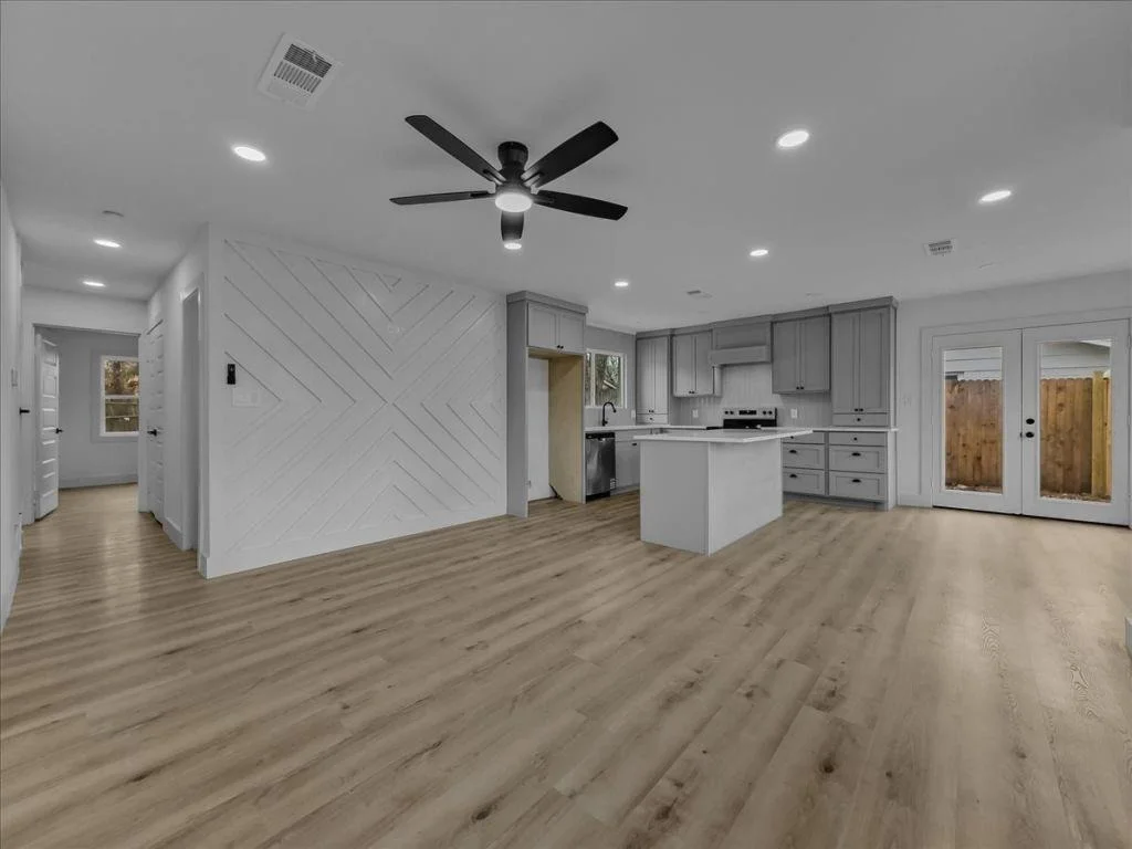 Photo of 802 Nl Robinson Drive