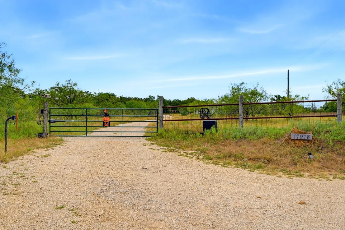 Photo of 17978 County Road 445