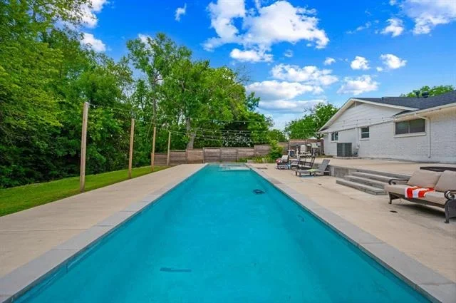 Photo of 6602 Lyons Road