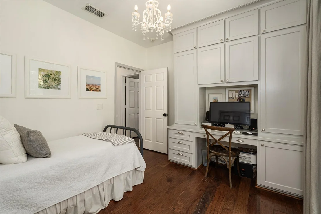 Photo of 1109 Robbins Road