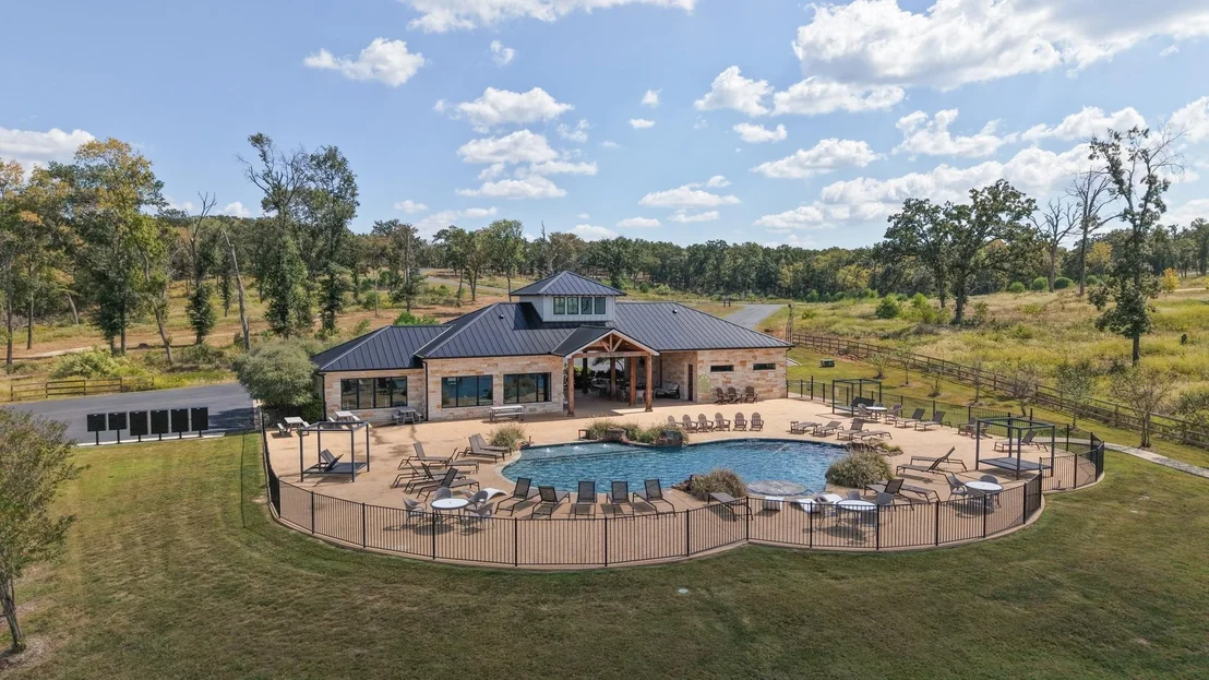 Photo of 6923 Lakeshore Way