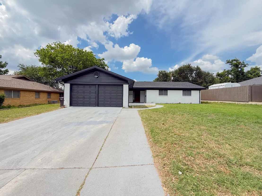 Photo of 228 Hallbrook Drive