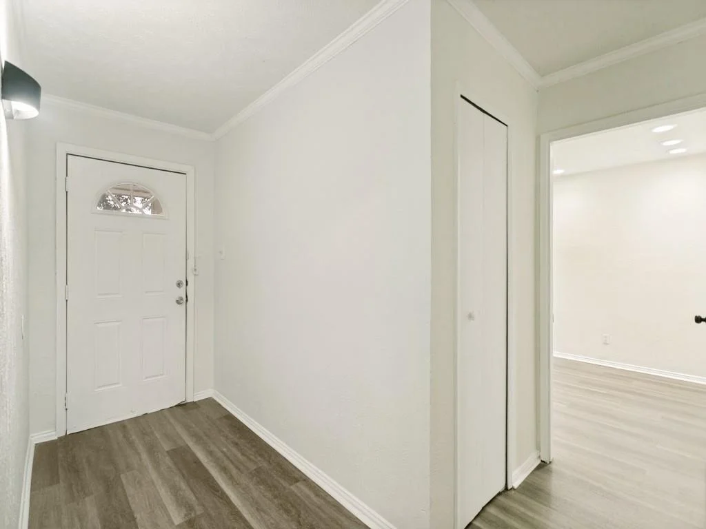 Photo of 905 Hawthorne Drive