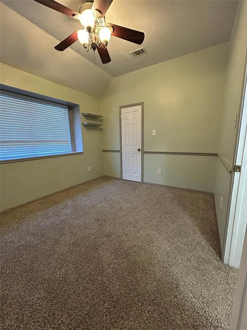 Photo of 602 N River Crest