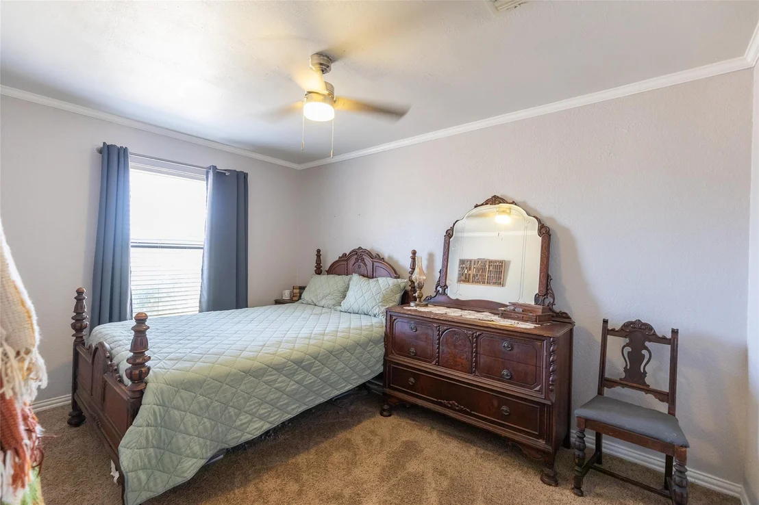 Photo of 1948 Elmdale Road S