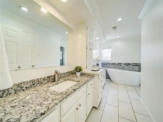 Photo of 6004 White Rose Trail