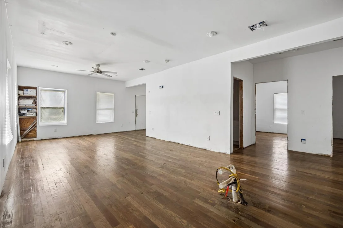 Photo of 2830 Tanner Street