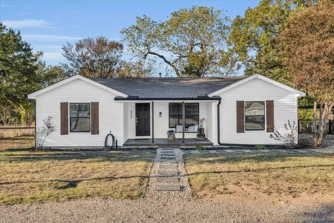 Photo of 211 W Stegall Drive