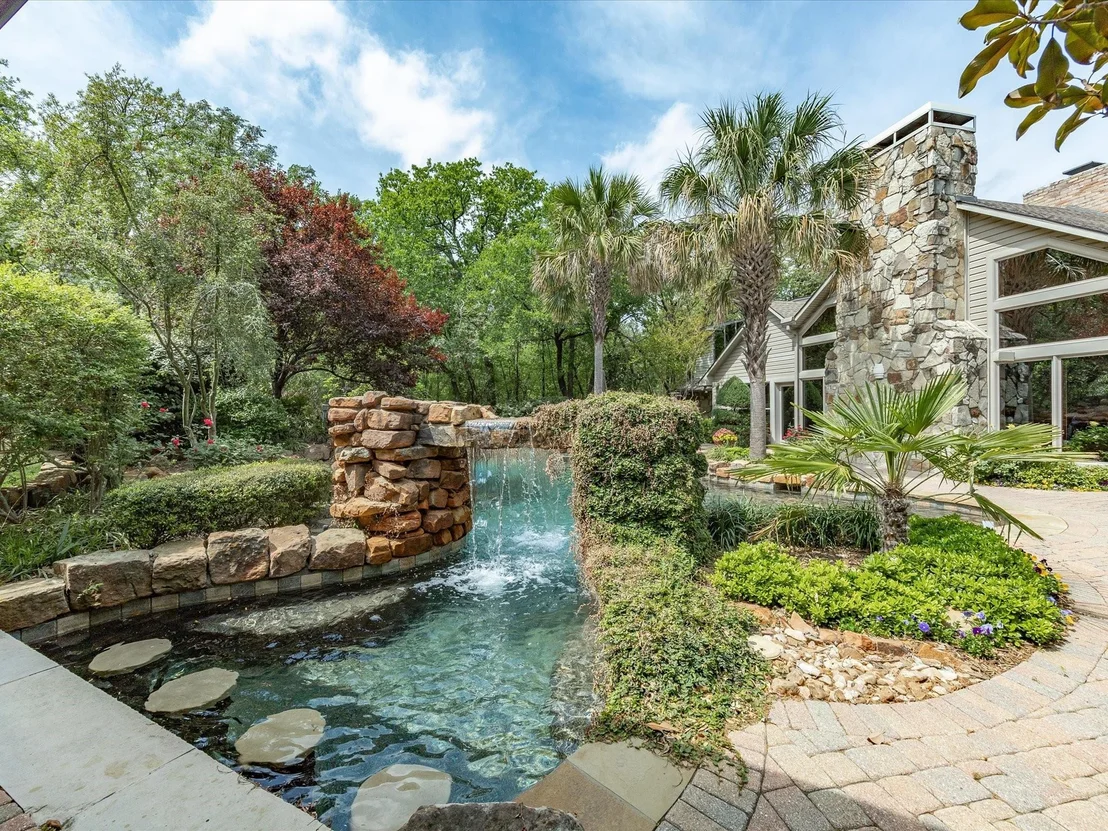 Photo of 625 Estates Drive