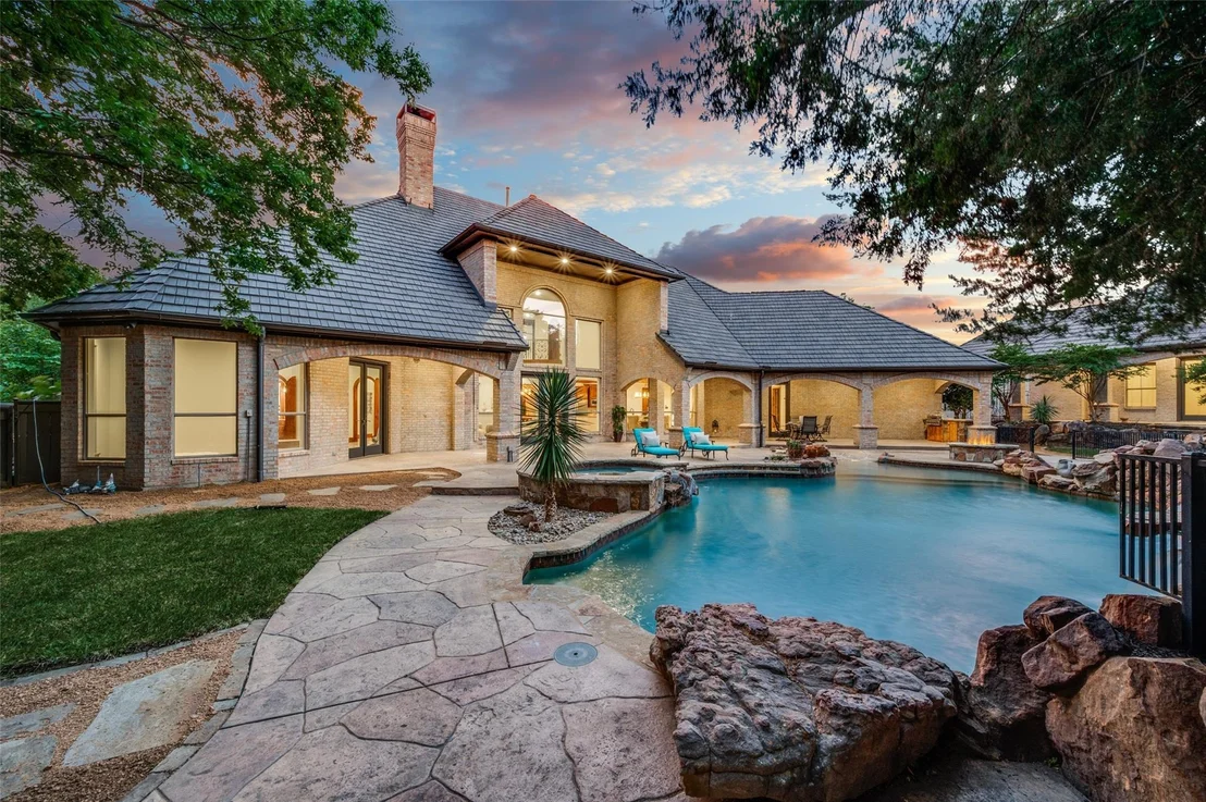 Photo of 2626 Twelve Oaks Lane