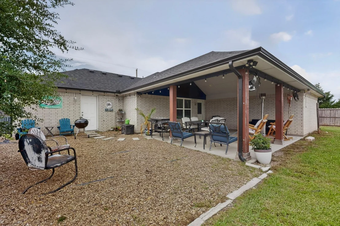 Photo of 423 Caloway Drive