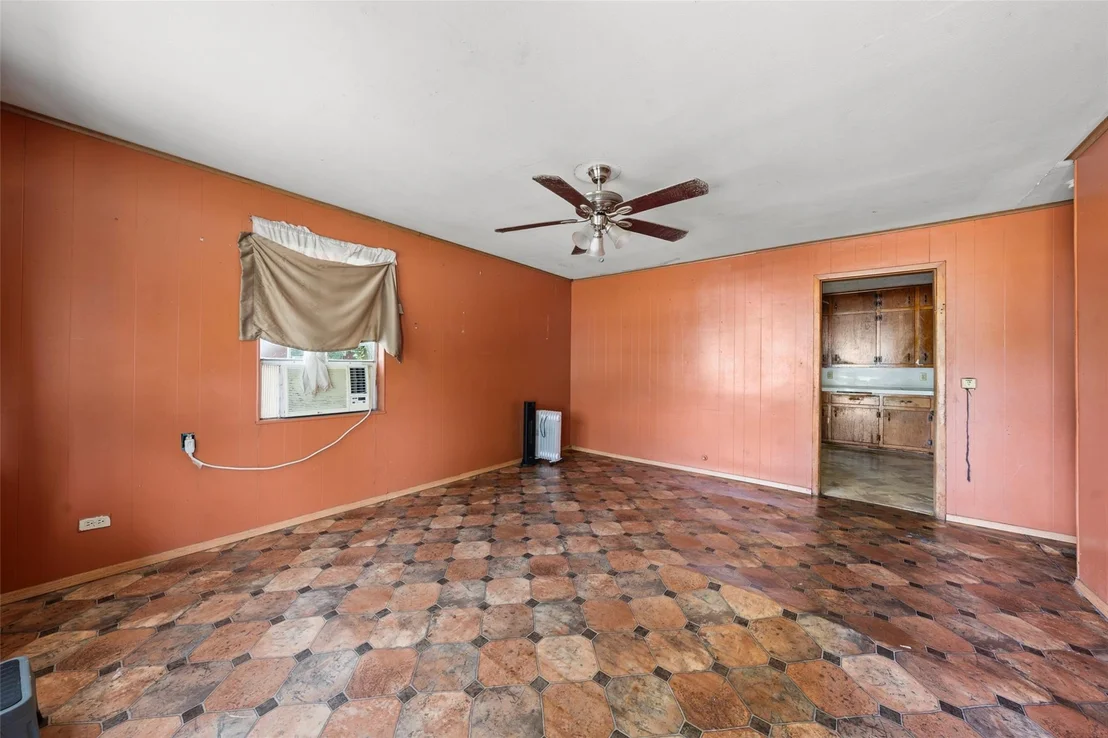 Photo of 301 N Commerce Street