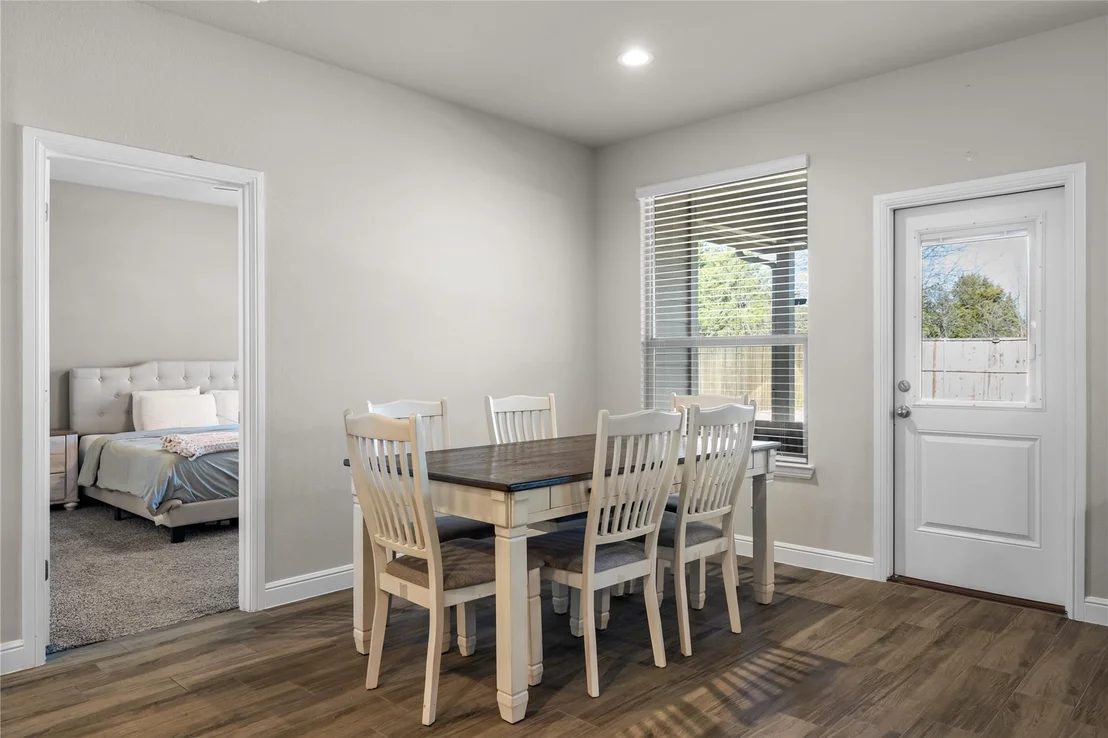 Photo of 5525 Round Hill Road