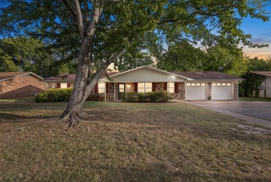 Photo of 202 Sherwood Drive