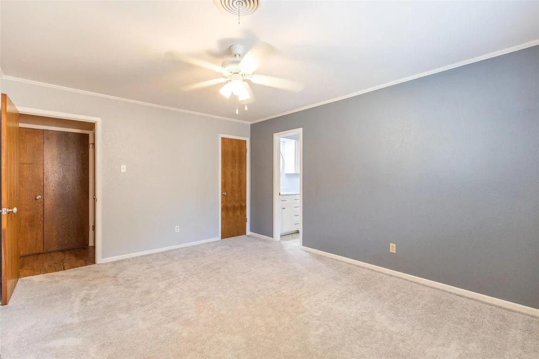 Photo of 55 Surrey Square