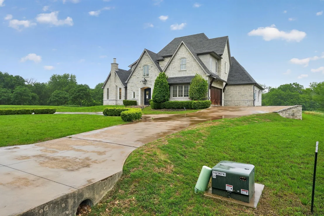 Photo of 230 Oak Tree Drive
