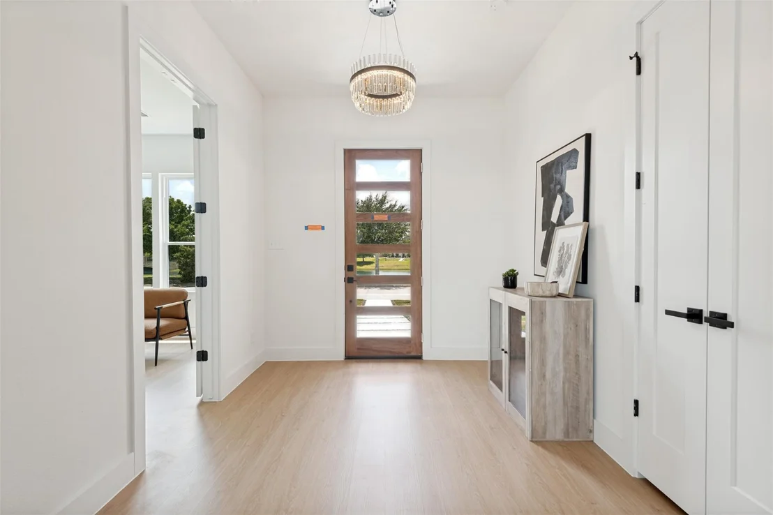 Photo of 1104 Devonshire Drive N