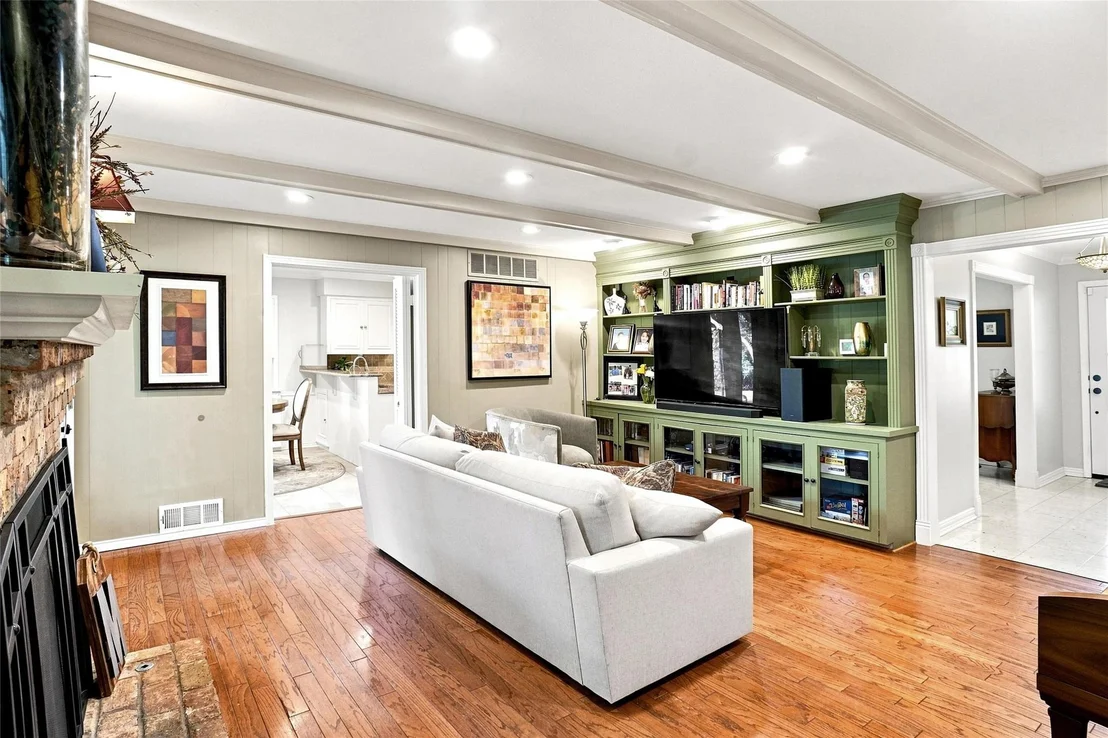 Photo of 933 Blue Lake Circle