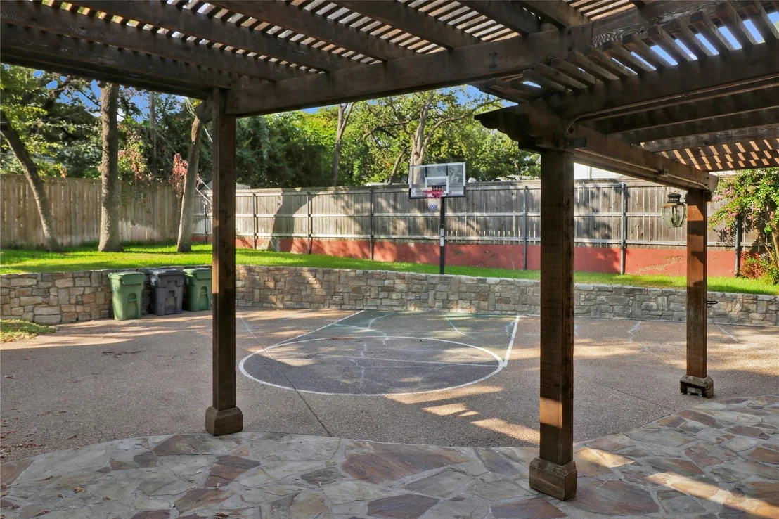 Photo of 2706 Oak Cliff Lane