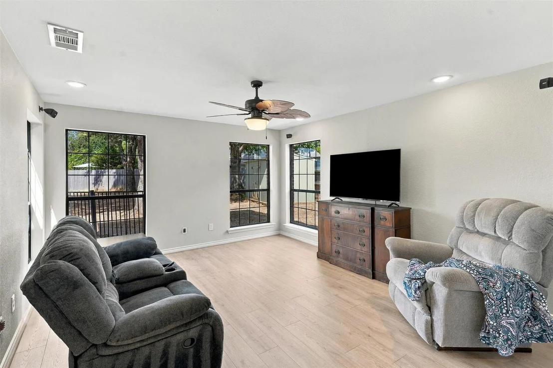Photo of 3817 Periwinkle Street