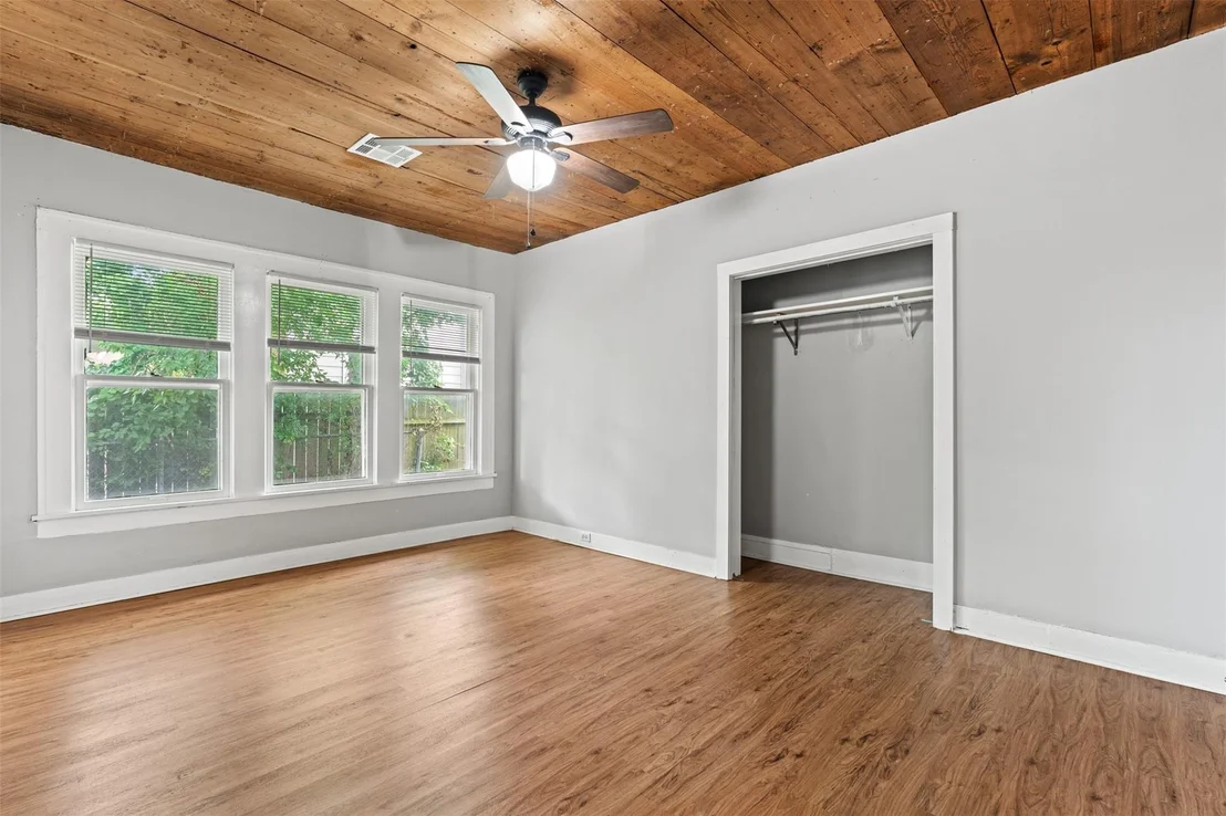 Photo of 512 Herring Avenue