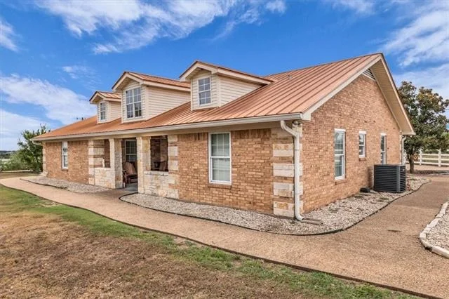 Photo of 1064 Warren Road