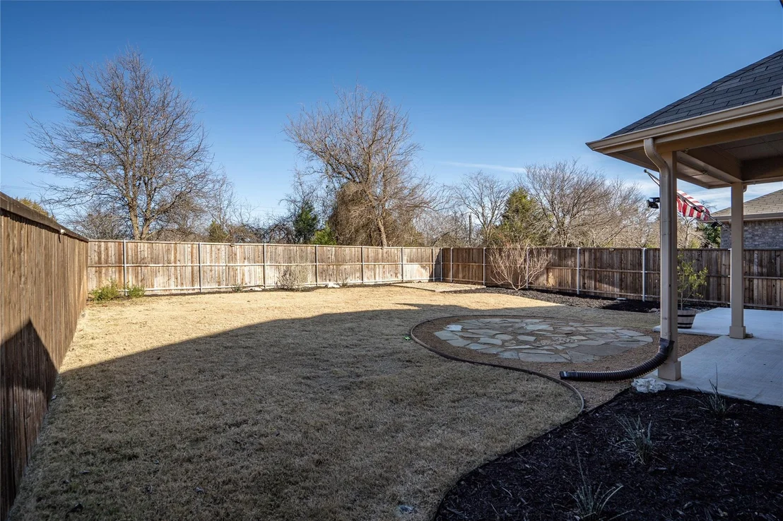 Photo of 5525 Round Hill Road