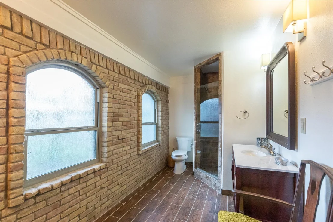 Photo of 440 Lakeside Drive