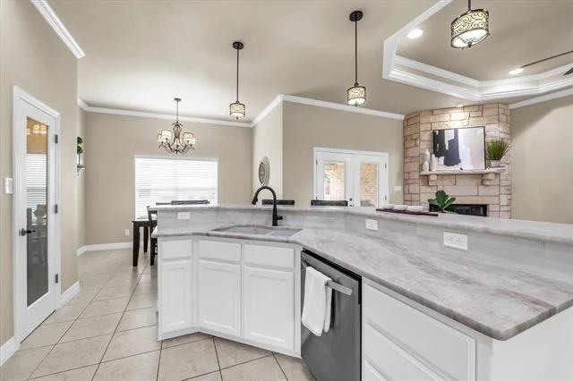 Photo of 910 Springdale Lane