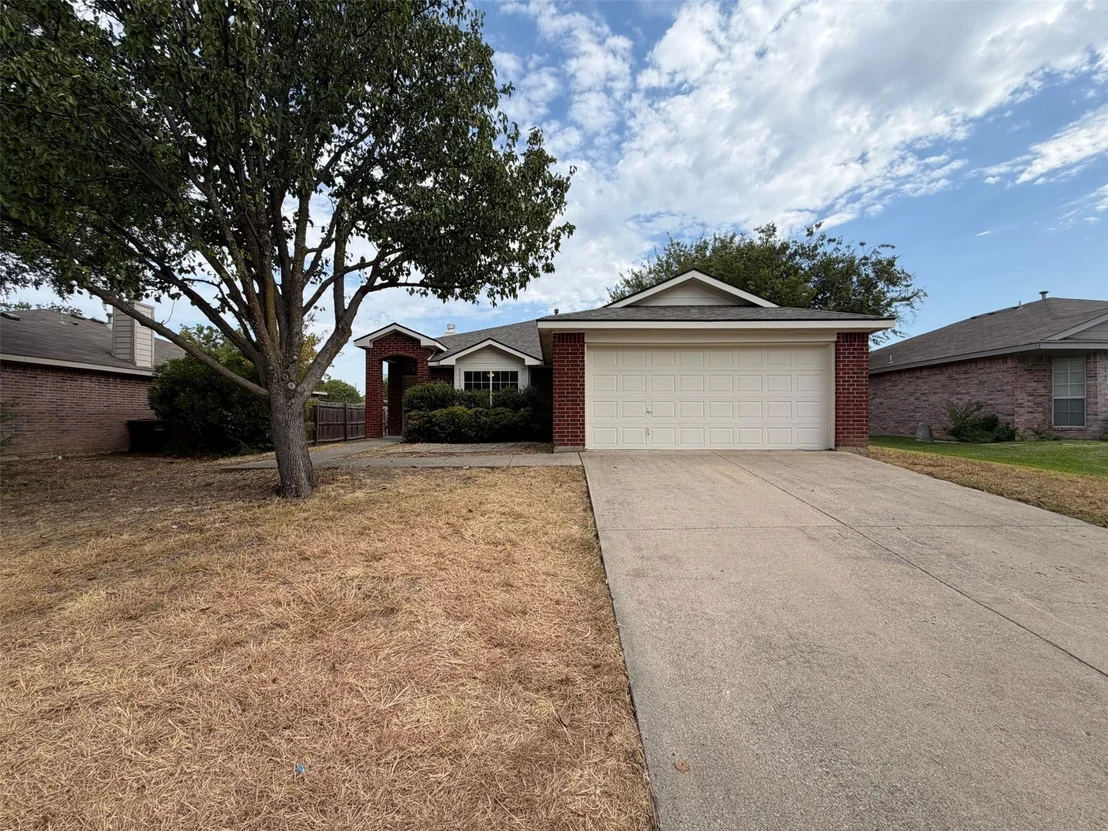 Photo of 825 Dixon Lane
