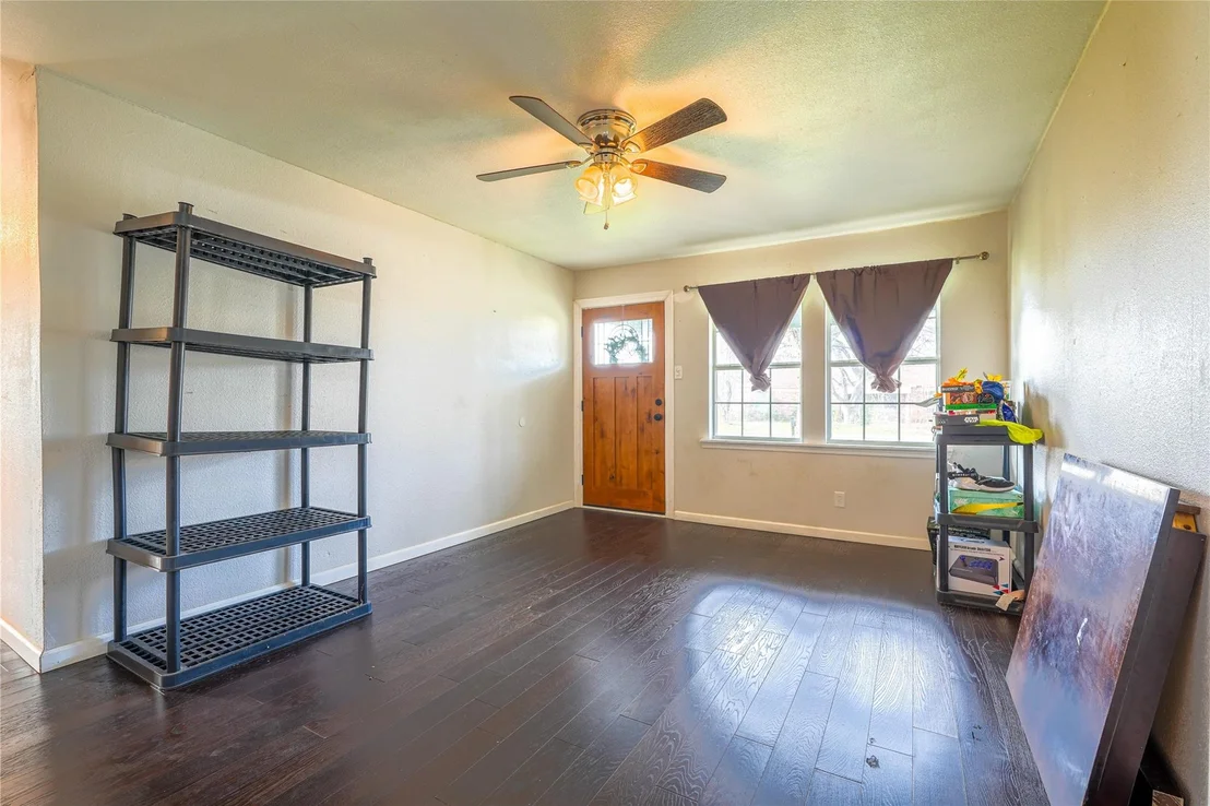 Photo of 200 W Greenbriar Street