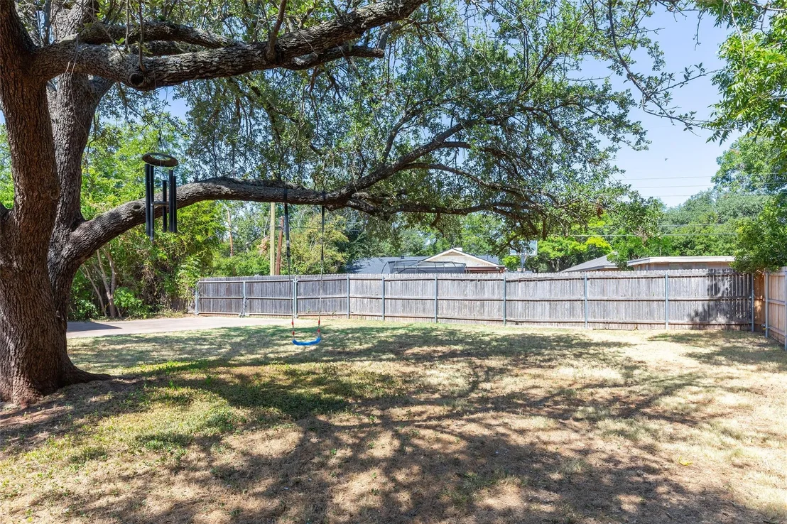 Photo of 1842 Elmwood Drive